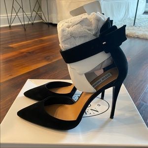 Black Steve Madden sexy suede heel. BRAND NEW, with box! Size 8